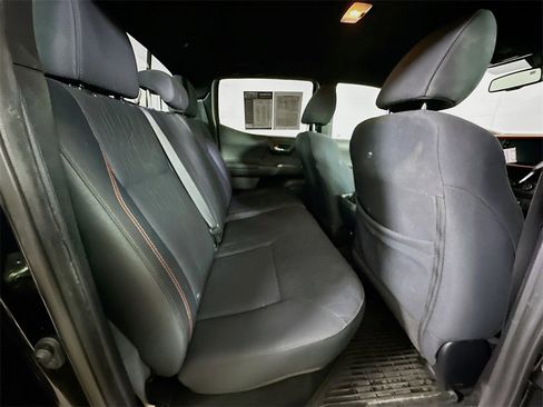 Used 2020 Toyota Tacoma TRD Off-Road image 10