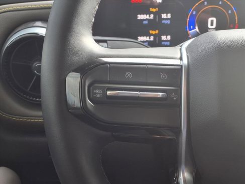 Used 2025 Chevrolet Colorado ZR2 image 15