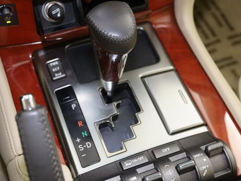 Used 2010 Lexus LX 570 4WD w/ Preferred Accessory Package image 7