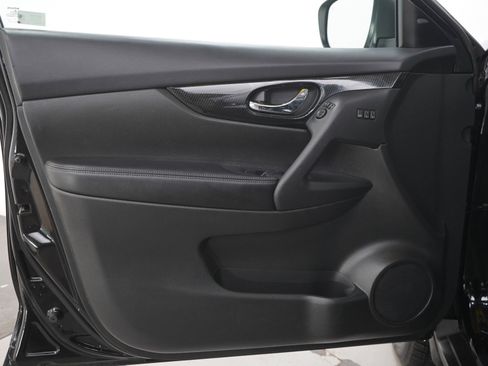 Used 2020 Nissan Rogue SL w/ Premium Package image 19