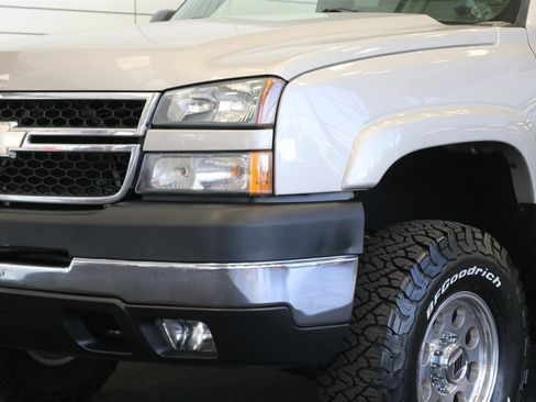 Used 2006 Chevrolet Silverado 3500 LT w/ Heavy-Duty Power Package AWD/4WD image 12