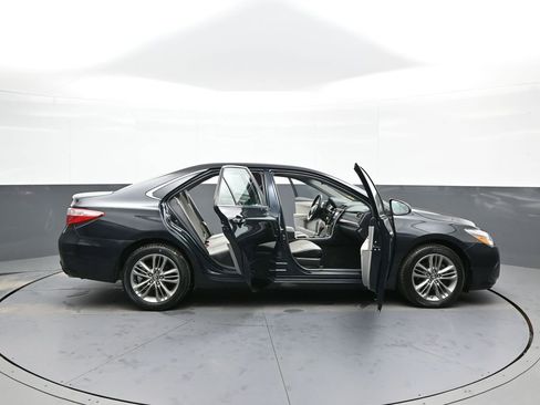 Used 2016 Toyota Camry SE image 40