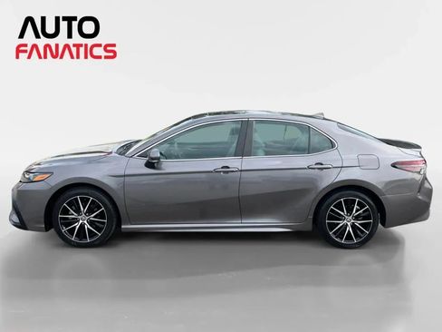 Used 2021 Toyota Camry SE w/ Convenience Package FWD image 2