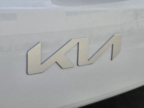 Used 2025 Kia Soul LX image 32