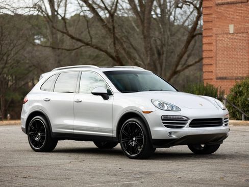 Used 2011 Porsche Cayenne Sport Utility 4D image 5