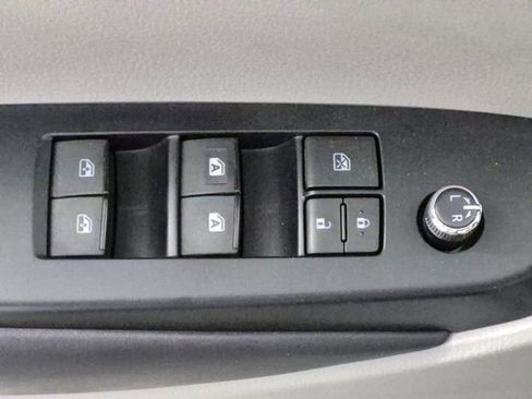 Used 2019 Toyota Highlander XLE AWD/4WD image 14