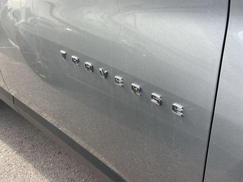 Used 2023 Chevrolet Traverse LT FWD image 4