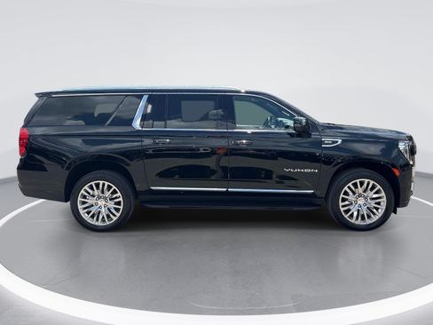 Used 2023 GMC Yukon XL SLT w/ SLT Luxury Package AWD/4WD image 9