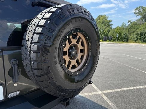 Used 2015 Jeep Wrangler Unlimited Rubicon w/ Dual Top Group AWD/4WD image 16