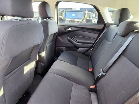 Used 2017 Ford Focus SE image 16