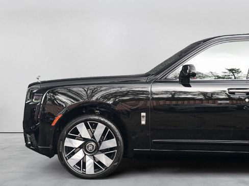 Certified 2025 Rolls-Royce Cullinan AWD/4WD image 56