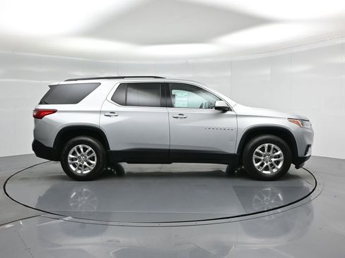 Used 2021 Chevrolet Traverse LT image 27