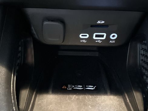 Used 2023 Chevrolet TrailBlazer RS w/ Technology Package image 36