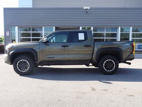 Used 2025 Toyota Tacoma TRD Off-Road w/ TRD Off Road Upgrade Package image 2