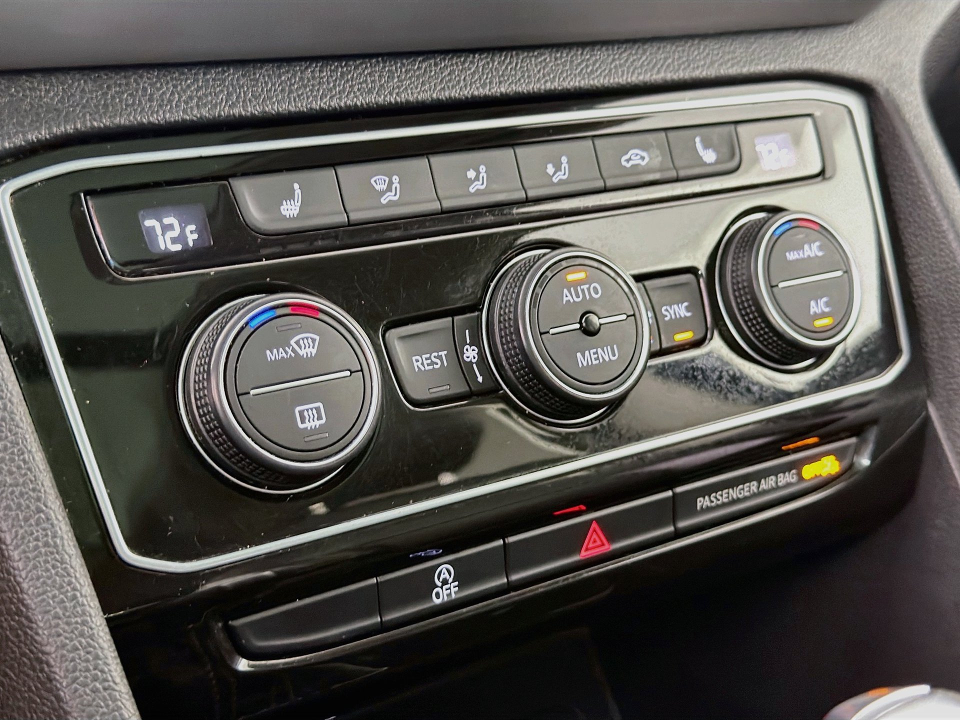 Used 2023 Volkswagen Atlas SE w/ Panoramic Sunroof Package FWD image 15