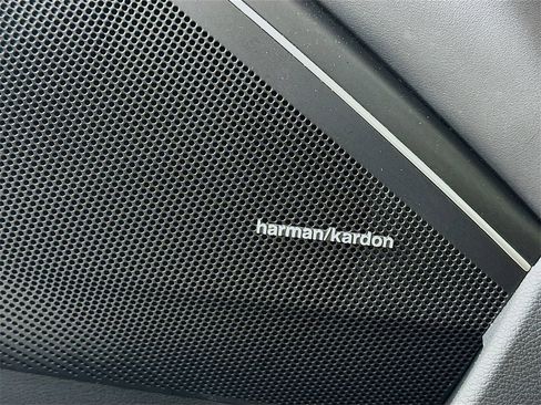 Used 2020 Kia Cadenza Limited image 19