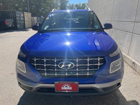 Used 2025 Hyundai Venue SEL image 3