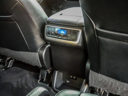 Used 2019 Toyota Highlander Limited w/ Carpet Mat Package (TMS) AWD/4WD image 26