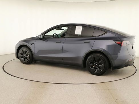 Used 2023 Tesla Model Y Long Range AWD/4WD image 3