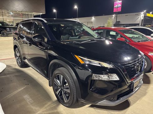 Used 2021 Nissan Rogue SL w/ Premium Package image 3