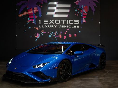 Used 2021 Lamborghini Huracan EVO image 1