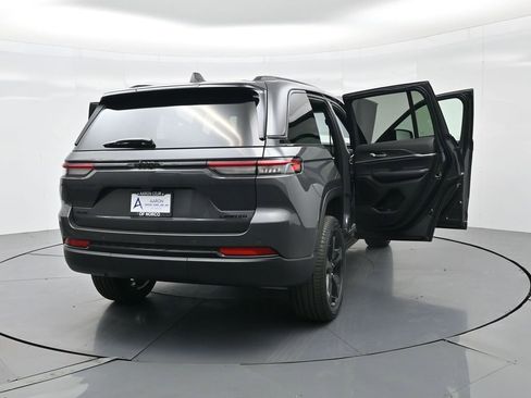 New 2025 Jeep Grand Cherokee Limited image 39