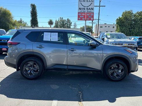 Used 2026 Nissan Rogue SV FWD image 9