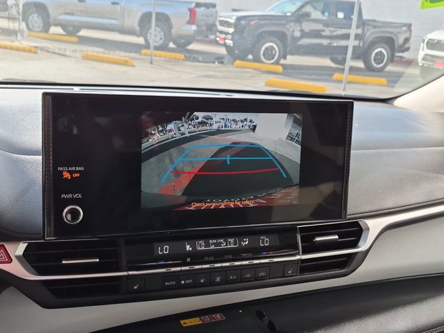 Used 2025 Toyota Sienna XLE FWD image 24