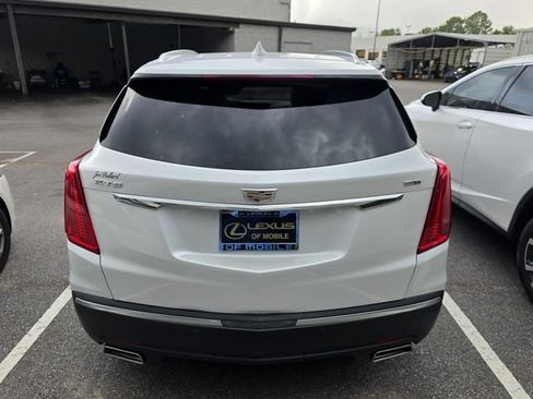 Used 2017 Cadillac XT5 Luxury w/ Driver Awareness Package FWD image 3