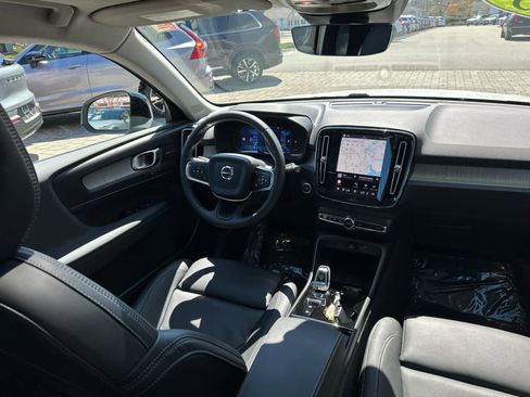 Used 2025 Volvo XC40 B5 Ultra AWD/4WD image 36