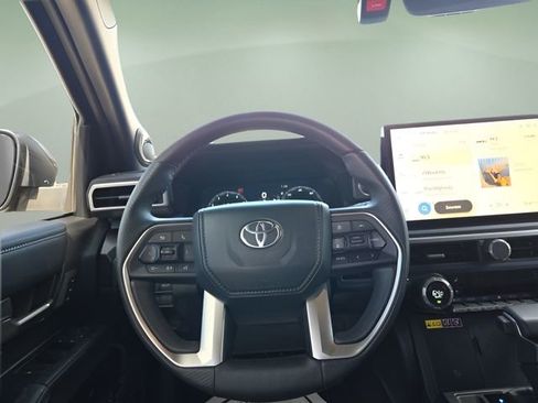 Used 2025 Toyota 4Runner Limited image 12