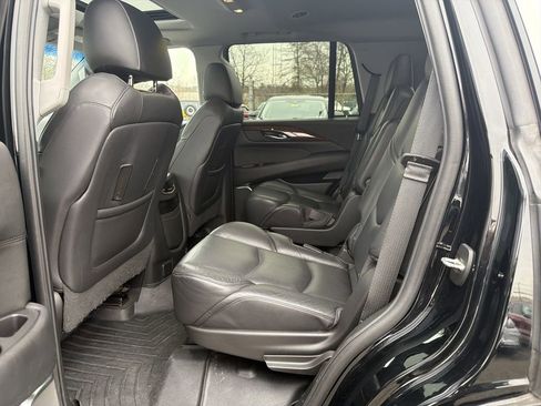 Used 2019 Cadillac Escalade Luxury image 13