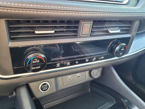 Used 2023 Nissan Rogue SV image 17