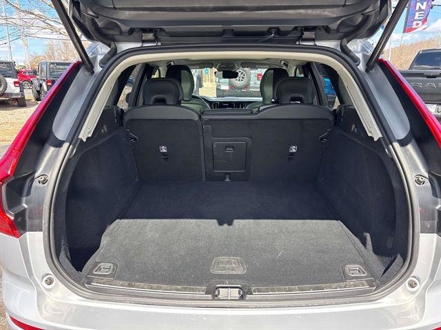 Used 2025 Volvo XC60 B5 Plus AWD/4WD image 12