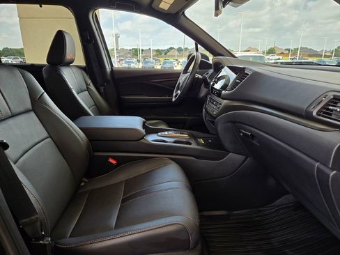Used 2025 Honda Passport TrailSport image 25
