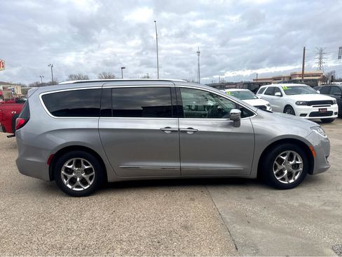 Used 2019 Chrysler Pacifica Limited image 5