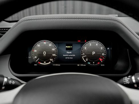 New 2025 Land Rover Defender 110 S image 15