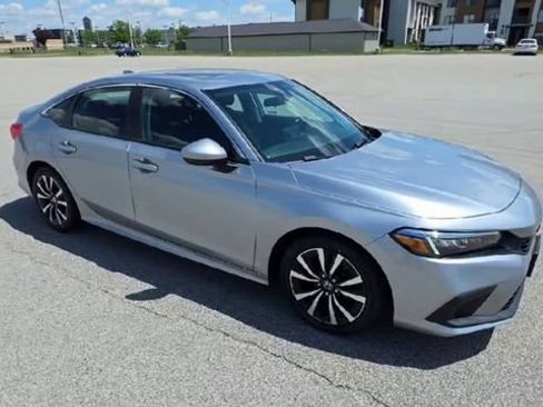 Used 2024 Honda Civic EX image 3