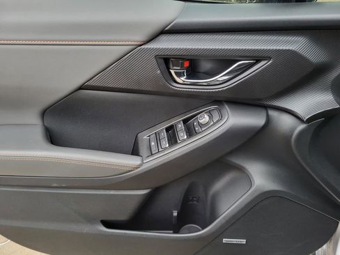 Certified 2025 Subaru Crosstrek 2.5i Limited w/ Crosstrek Mirror Package image 17