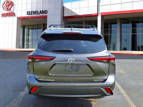 Used 2024 Toyota Highlander XLE image 5
