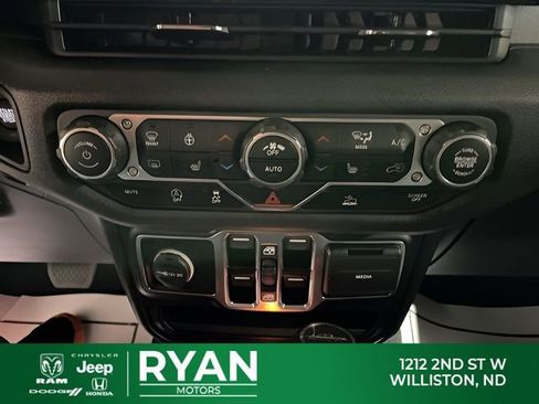 Used 2024 Jeep Gladiator Sport image 30