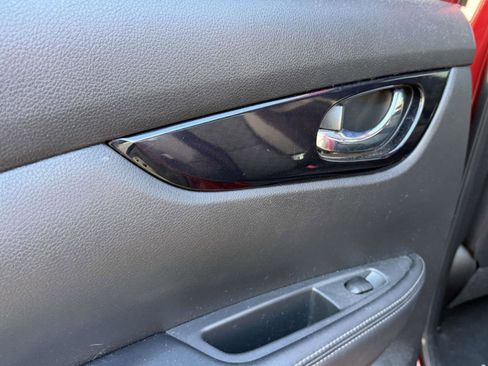 Used 2020 Nissan Rogue Sport SV image 12