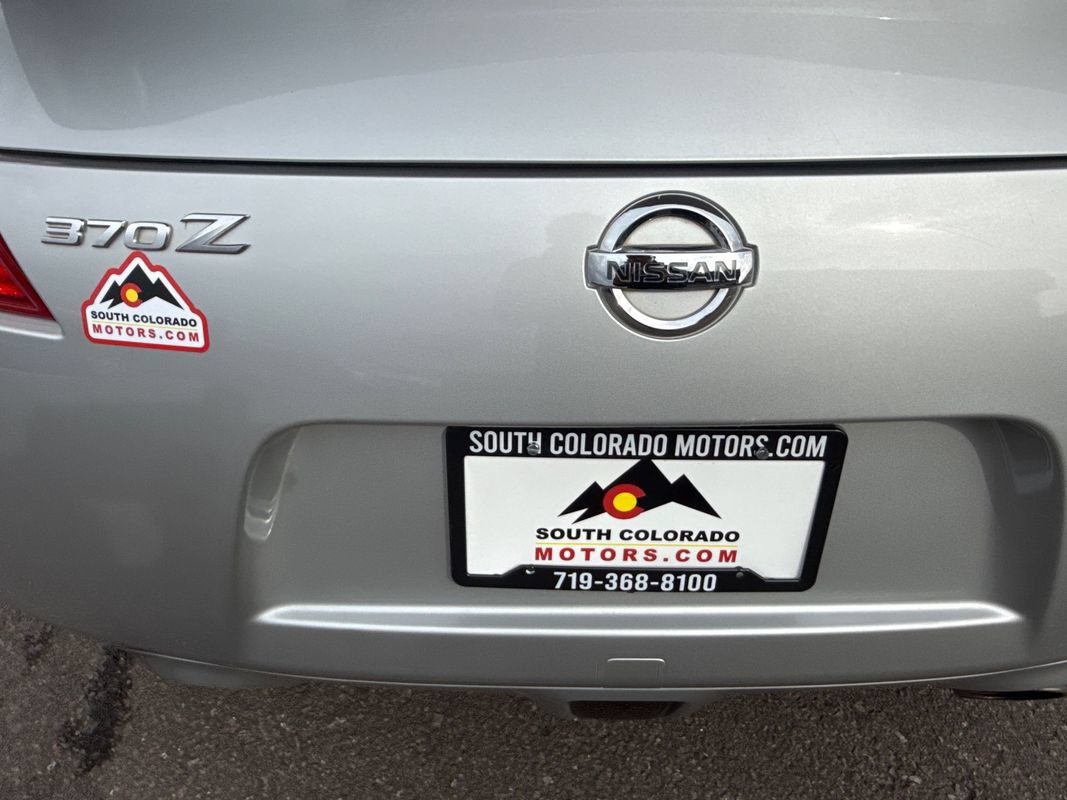Used 2011 Nissan 370Z Coupe RWD image 17