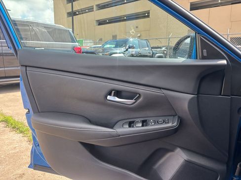 Used 2025 Nissan Sentra SV FWD image 18