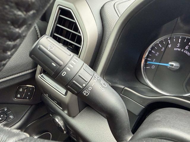 Used 2020 Ford Expedition XLT w/ Equipment Group 202A AWD/4WD image 32