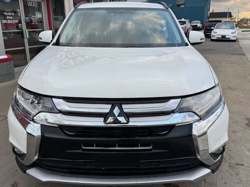 Used 2016 Mitsubishi Outlander SEL image 3