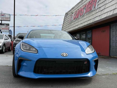 Used 2022 Toyota GR86 Premium RWD image 3
