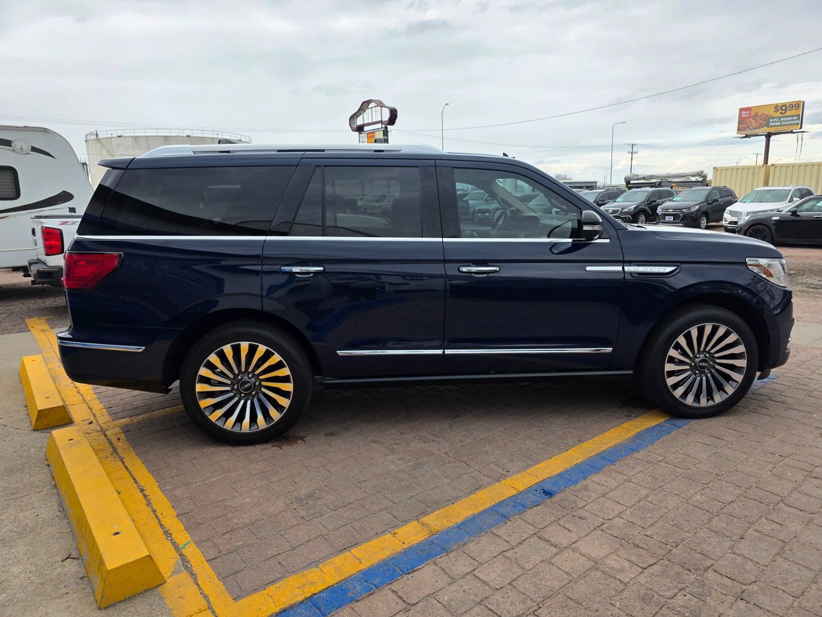 Used 2018 Lincoln Navigator Reserve w/ Technology Package AWD/4WD image 4