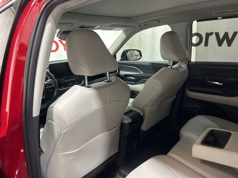 Used 2025 Toyota Grand Highlander AWD Hybrid image 25