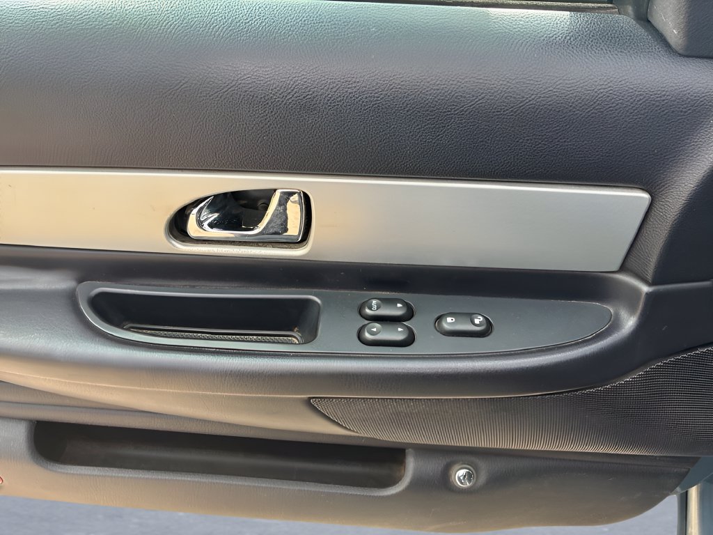 Used 2005 Ford Thunderbird RWD image 10
